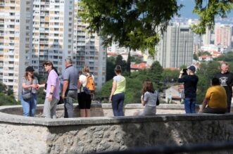 Rijeka: Mnogobrojni turisti posje?uju Trsatsku gradinu