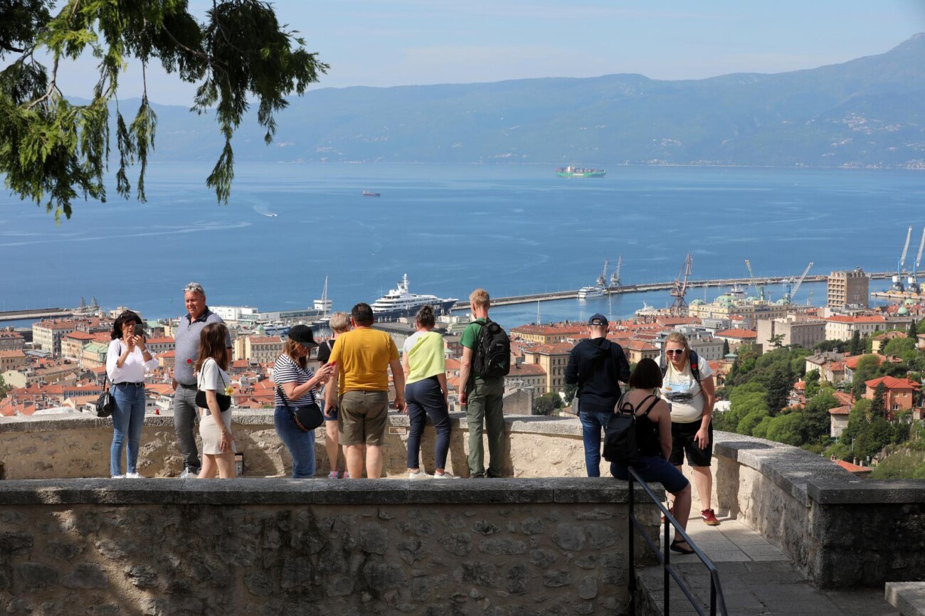 Rijeka: Mnogobrojni turisti posjećuju Trsatsku gradinu Rijeka: Mnogobrojni turisti posjećuju Trsatsku gradinu