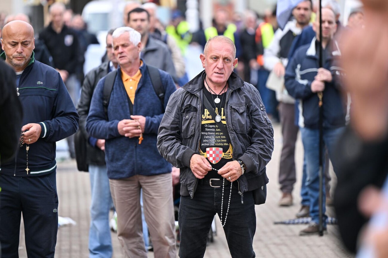 Zagreb: Održana muška molitva krunice na Trgu bana Josipa Jelačića Zagreb: Održana muška molitva krunice na Trgu bana Josipa Jelačića