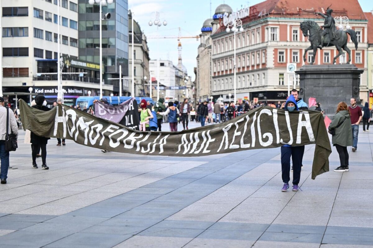 Zagreb: Prosvjednici moliteljima opet poručili: 'Moje tijelo, moj izbor!'