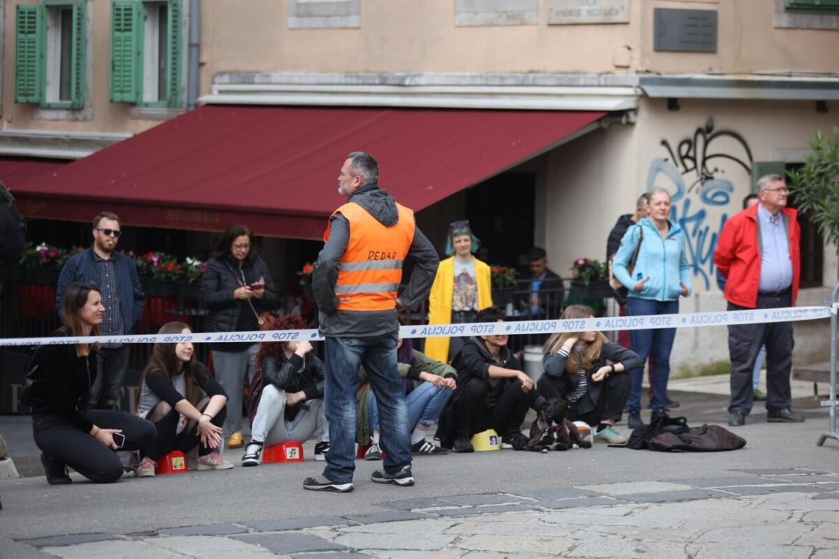 Rijeka: Muška molitva krunice pod osiguranjem policije ispred crkve sv. Vida