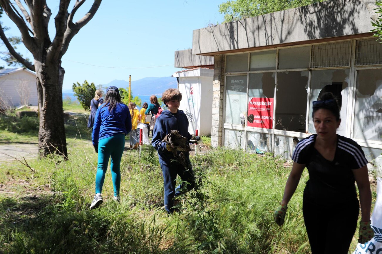 Rijeka: ?i?enje plaa i autokampa Preluk Rijeka: ?i?enje plaa i autokampa Preluk