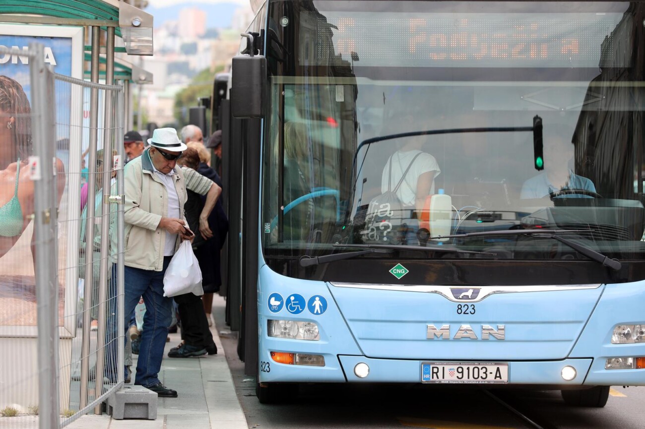 Autotrolej Objavio Vozni Red Autobusa Na Gradskim I Prigradskim ...