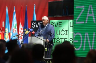 Predsjednik Zoran Milanović sudjelovao je na svečanoj sjednici Senata povodom Dana Sveučilišta u Rijeci – Dies Academicus