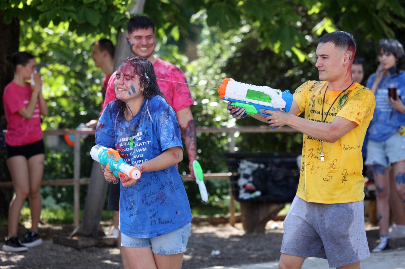 Rijeka: Maturanti u gradu slave kraj školovanja