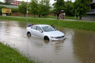 Karlovac: Obilna kiša uzrokovala probleme u prometu