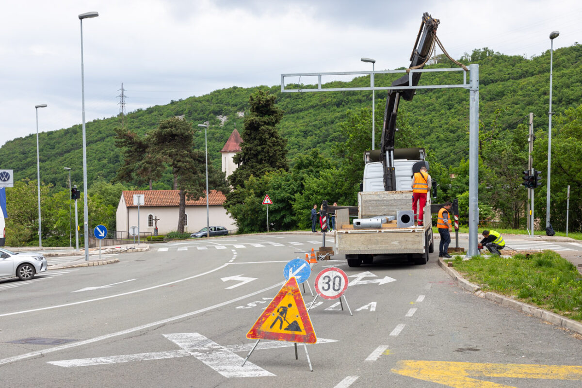 Postavljanje semafora Škurinjska cesta-1