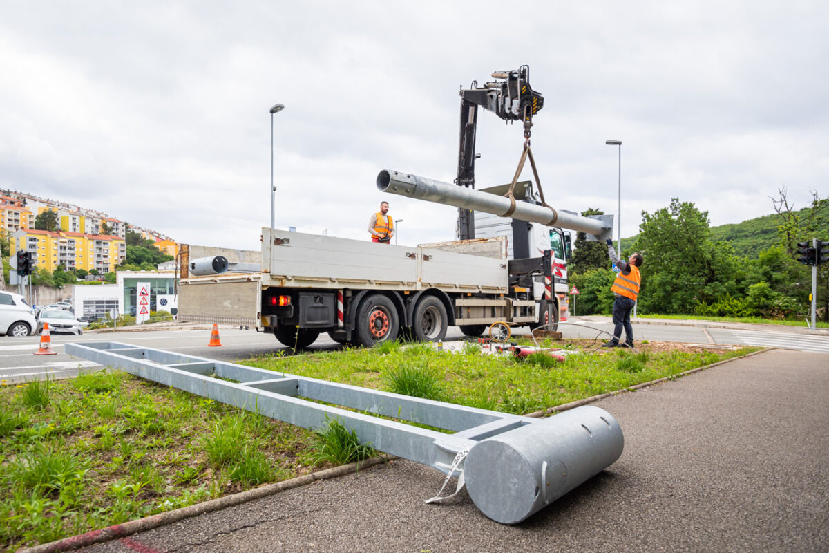 Postavljanje semafora Škurinjska cesta-2