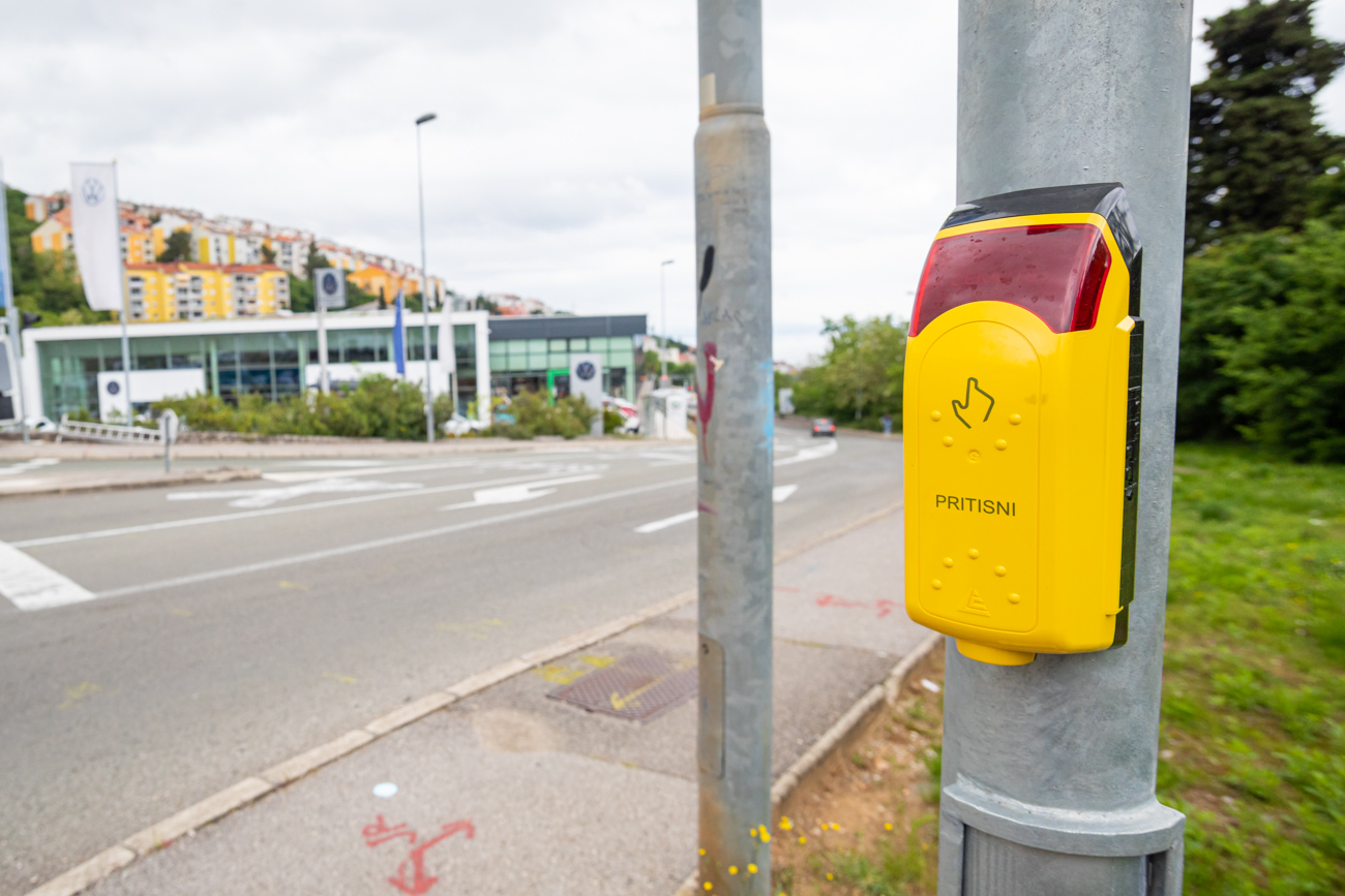 Postavljanje semafora Škurinjska cesta-5 Postavljanje semafora Škurinjska cesta-5