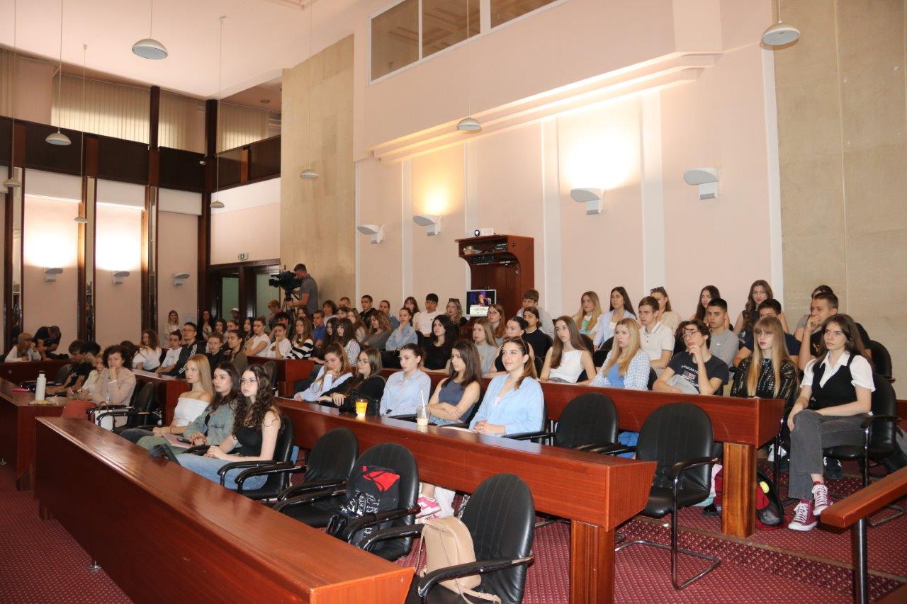 Tribina-povodom-Dana-zdravih-gradova-Opasnosti-energetskih-pića-e-cigareta-i-novih-droga-8