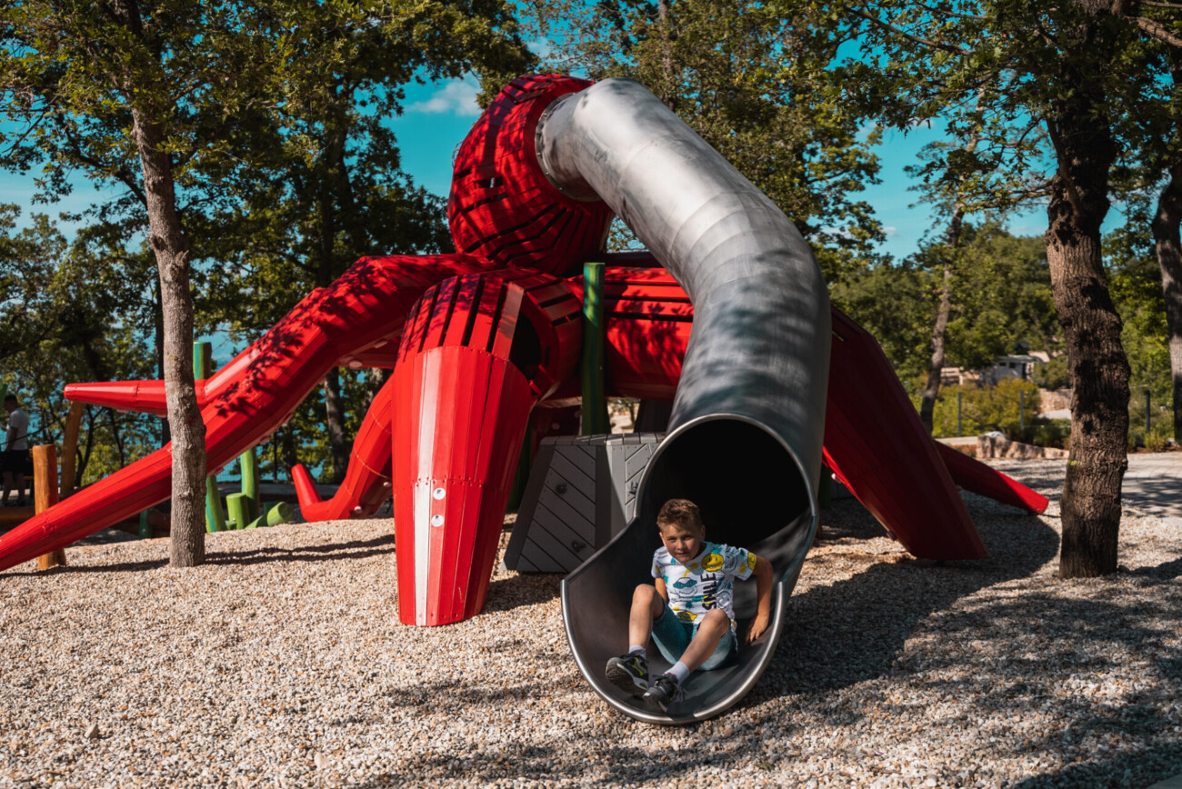 Hobotnica na kopnu_tematsko dječje igralište_kamp Glavotok_proizvođač Redox-18 Hobotnica na kopnu_tematsko dječje igralište_kamp Glavotok_proizvođač Redox-18