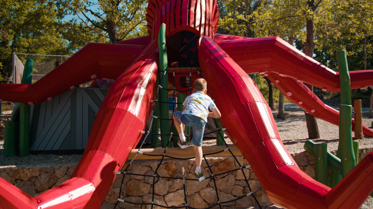 Hobotnica na kopnu_tematsko dječje igralište_kamp Glavotok_proizvođač Redox-20 Hobotnica na kopnu_tematsko dječje igralište_kamp Glavotok_proizvođač Redox-20