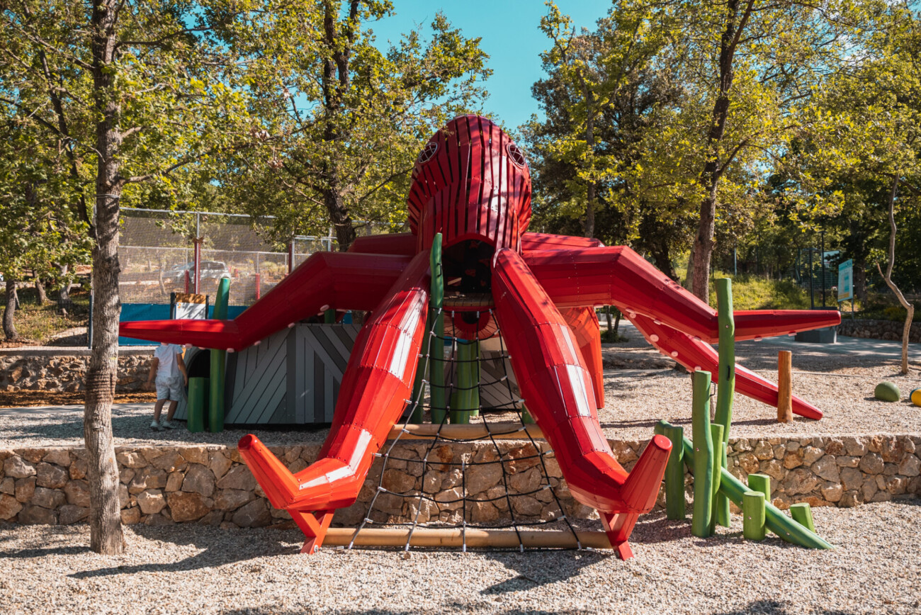 Hobotnica na kopnu_tematsko dječje igralište_kamp Glavotok_proizvođač Redox-5 2 Hobotnica na kopnu_tematsko dječje igralište_kamp Glavotok_proizvođač Redox-5 2