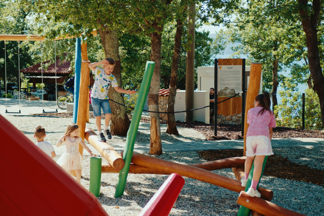 Hobotnica na kopnu_tematsko dječje igralište_kamp Glavotok_proizvođač Redox-6 Hobotnica na kopnu_tematsko dječje igralište_kamp Glavotok_proizvođač Redox-6