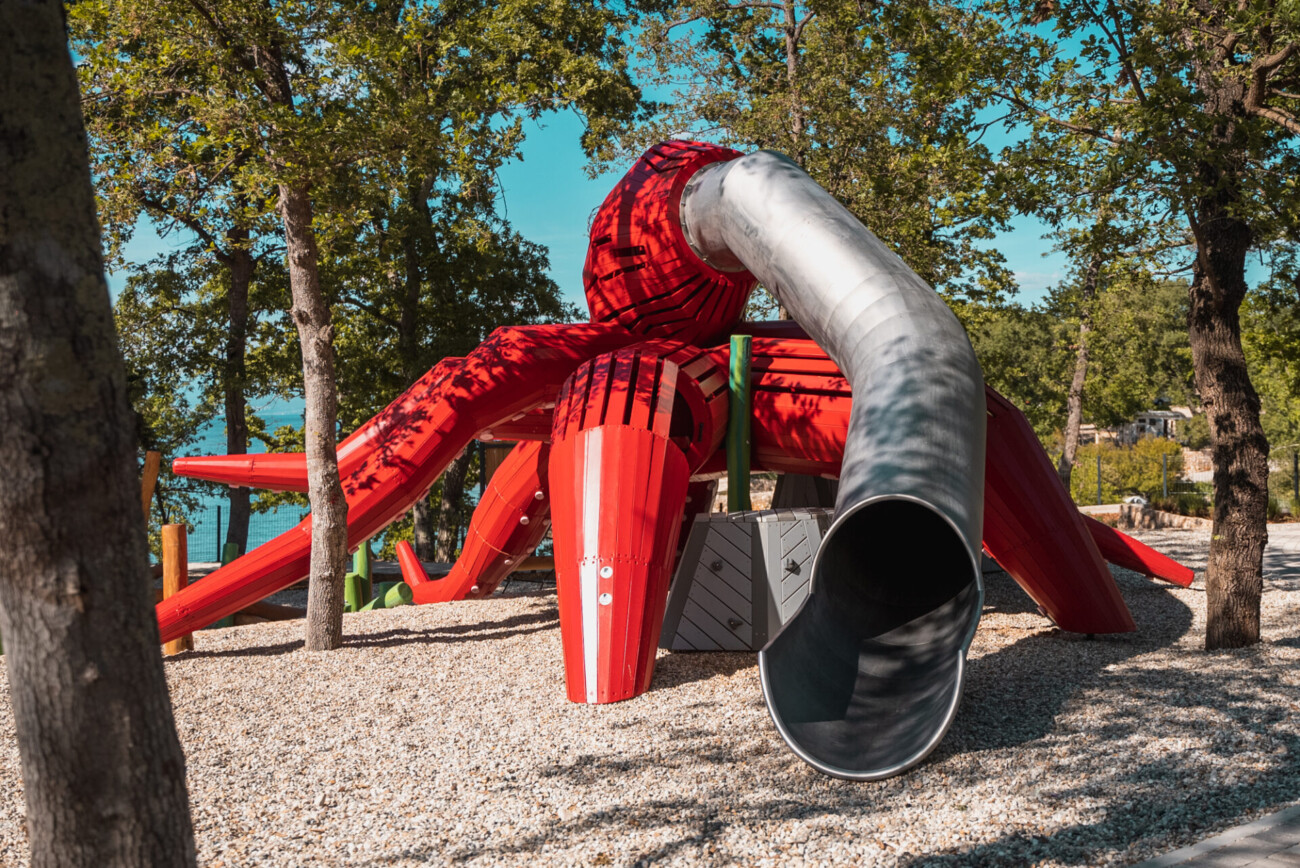 Hobotnica na kopnu_tematsko dječje igralište_kamp Glavotok_proizvođač Redox-8 Hobotnica na kopnu_tematsko dječje igralište_kamp Glavotok_proizvođač Redox-8