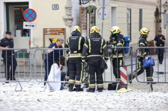 UZNEMIRUJUĆI SADRŽAJ Muškarac se zapalio na Markovom trgu