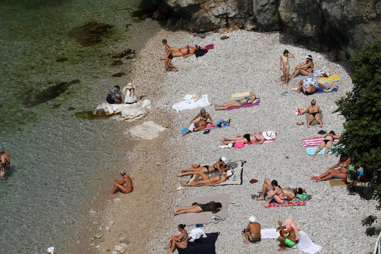 Rijeka: Kupači na gradskoj plaži Sablićevo Rijeka: Kupači na gradskoj plaži Sablićevo