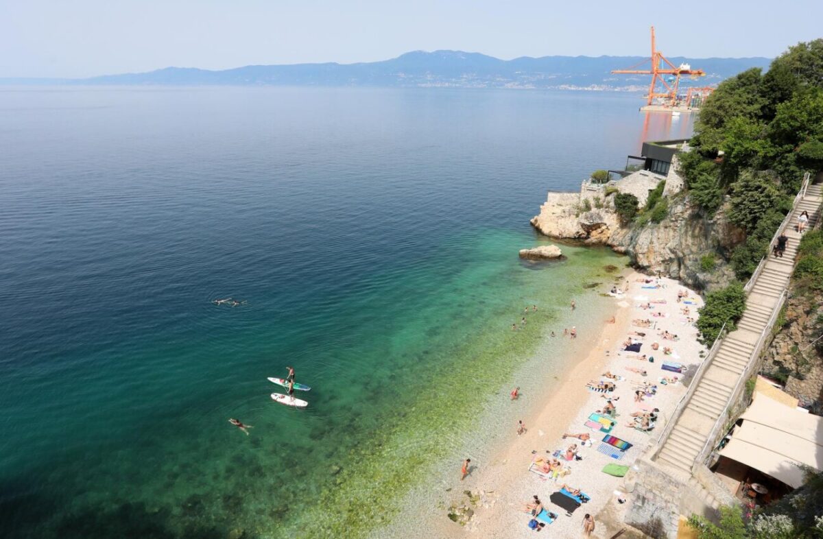 Rijeka: Kupa?i na gradskoj plai Sabli?evo