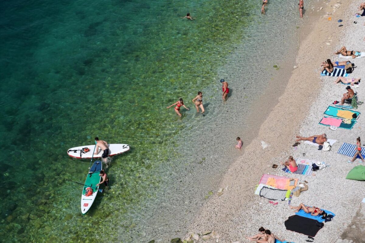 Rijeka: Kupači na gradskoj plaži Sablićevo