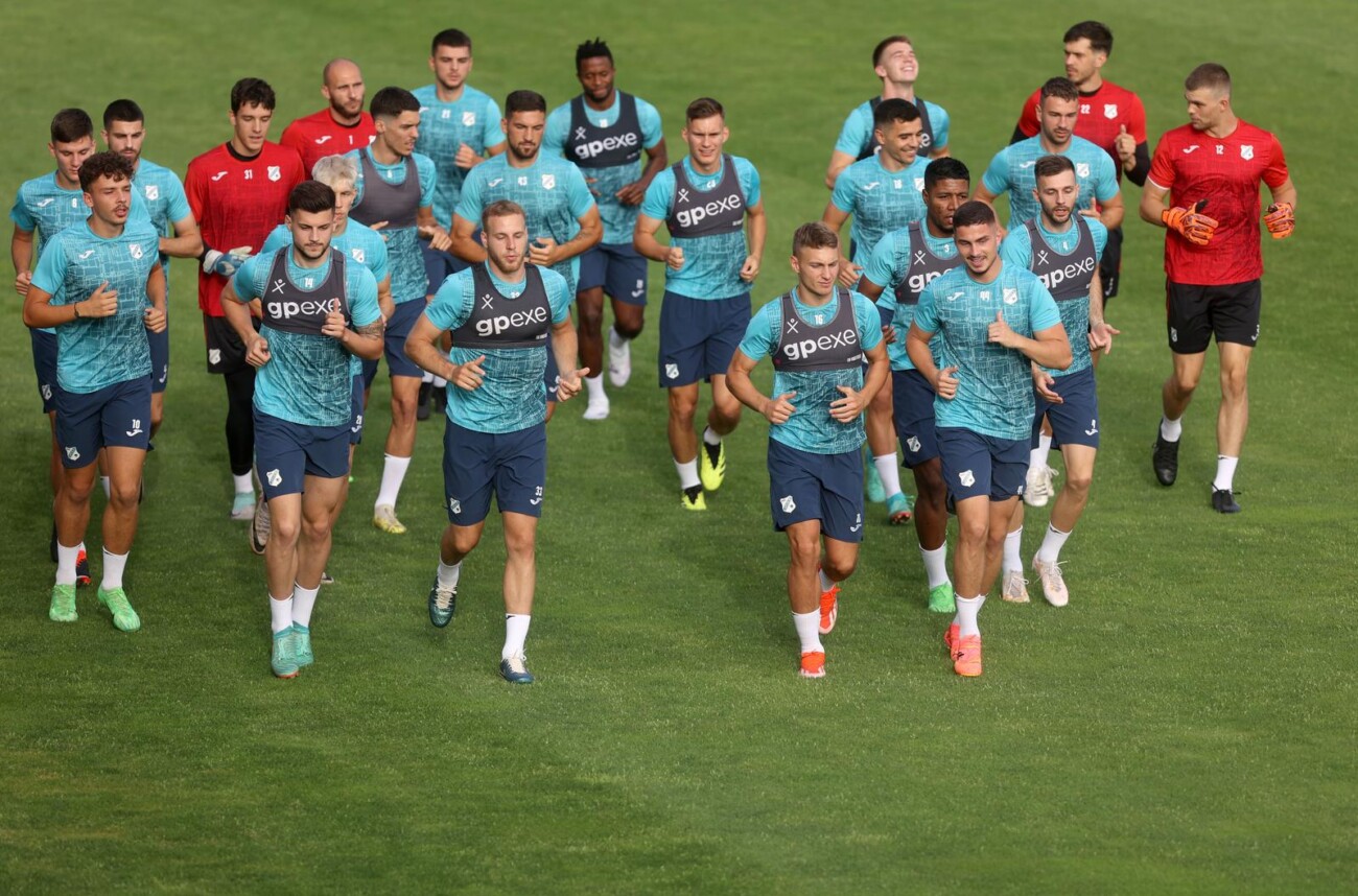 Nogometaši Rijeke počeli s pripremama za slijedeću sezonu Nogometaši Rijeke počeli s pripremama za slijedeću sezonu