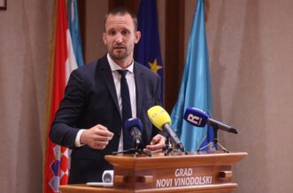 Novi Vinodolski: Potpisivanje ugorovora o dodjeli bespovratnih sredstava za projekt rekonstrukcije lukobrana