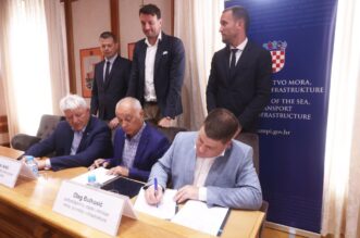 Novi Vinodolski: Potpisivanje ugorovora o dodjeli bespovratnih sredstava za projekt rekonstrukcije lukobrana