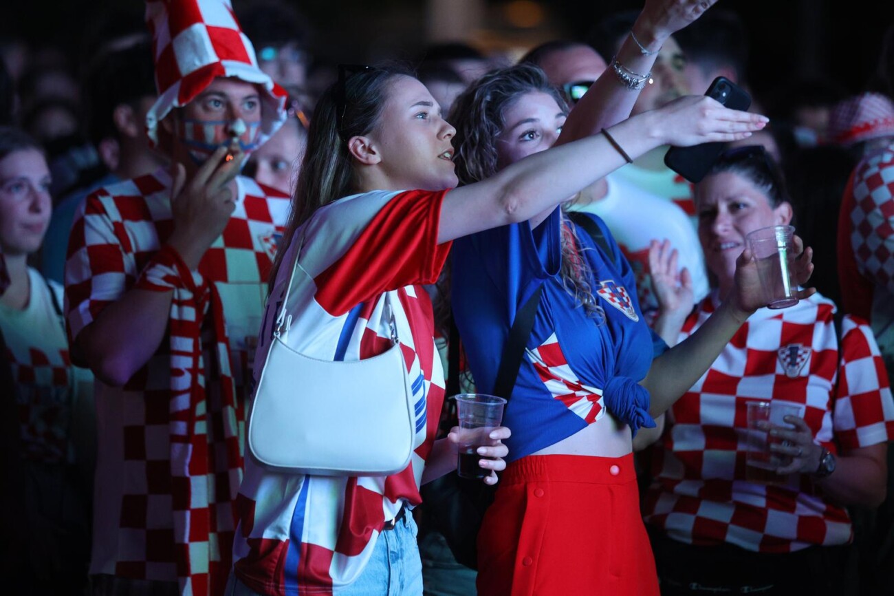 Rijeka: Navijači prate nogometnu utakmicu između Hrvatske i Italije Rijeka: Navijači prate nogometnu utakmicu između Hrvatske i Italije