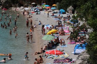 Kostrena: Plaža Nova voda puna kupača