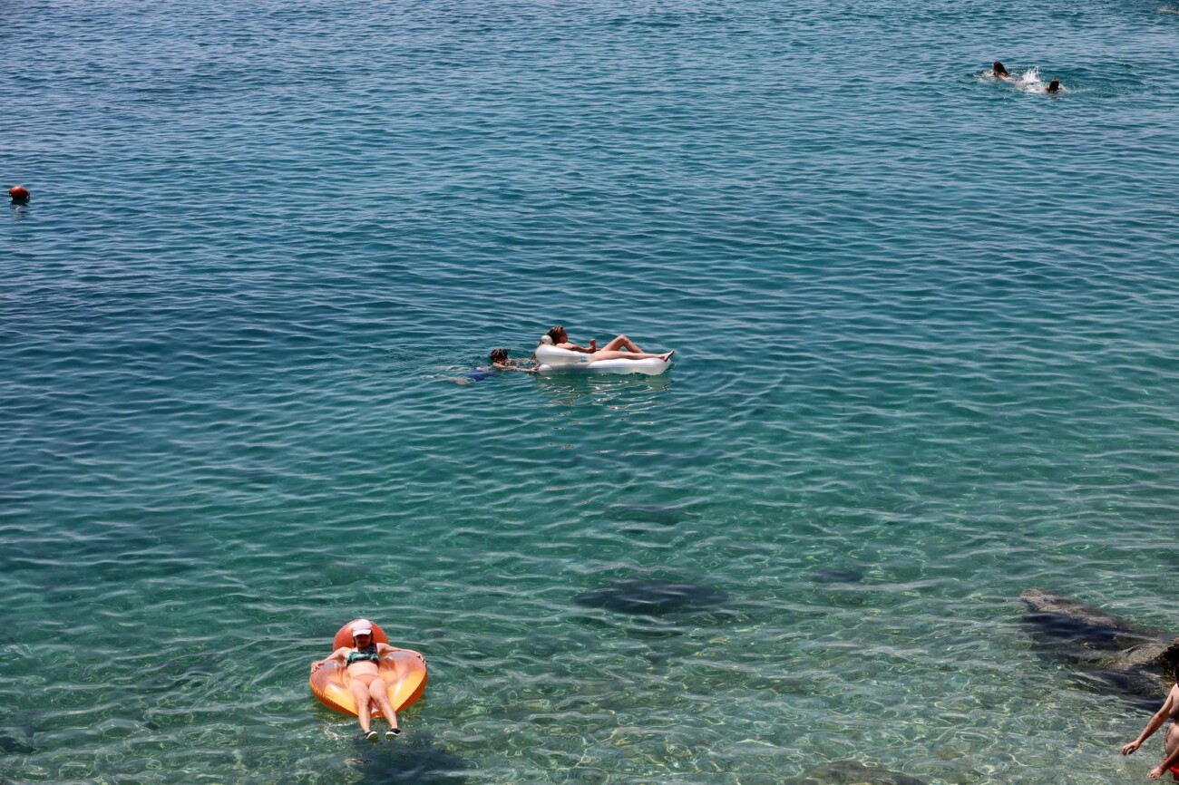 Kostrena: Plaža Nova voda puna kupača Kostrena: Plaža Nova voda puna kupača