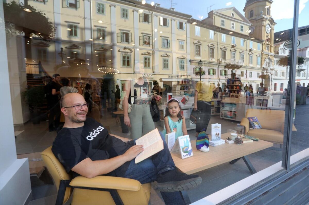 Rijeka: Uređuje se nova VBZ-ova knjižara na Korzu