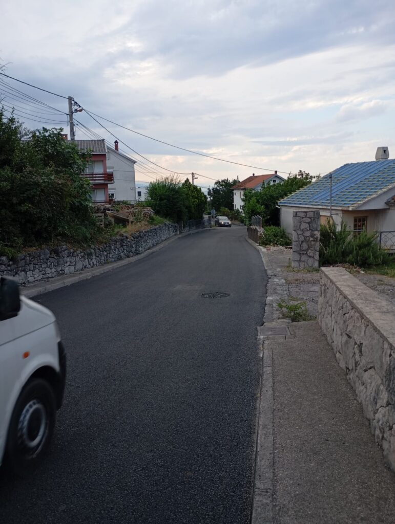 Radovi-na-asfaltiranju-prometnica-na-Gornjem-Zametu-5 Radovi-na-asfaltiranju-prometnica-na-Gornjem-Zametu-5
