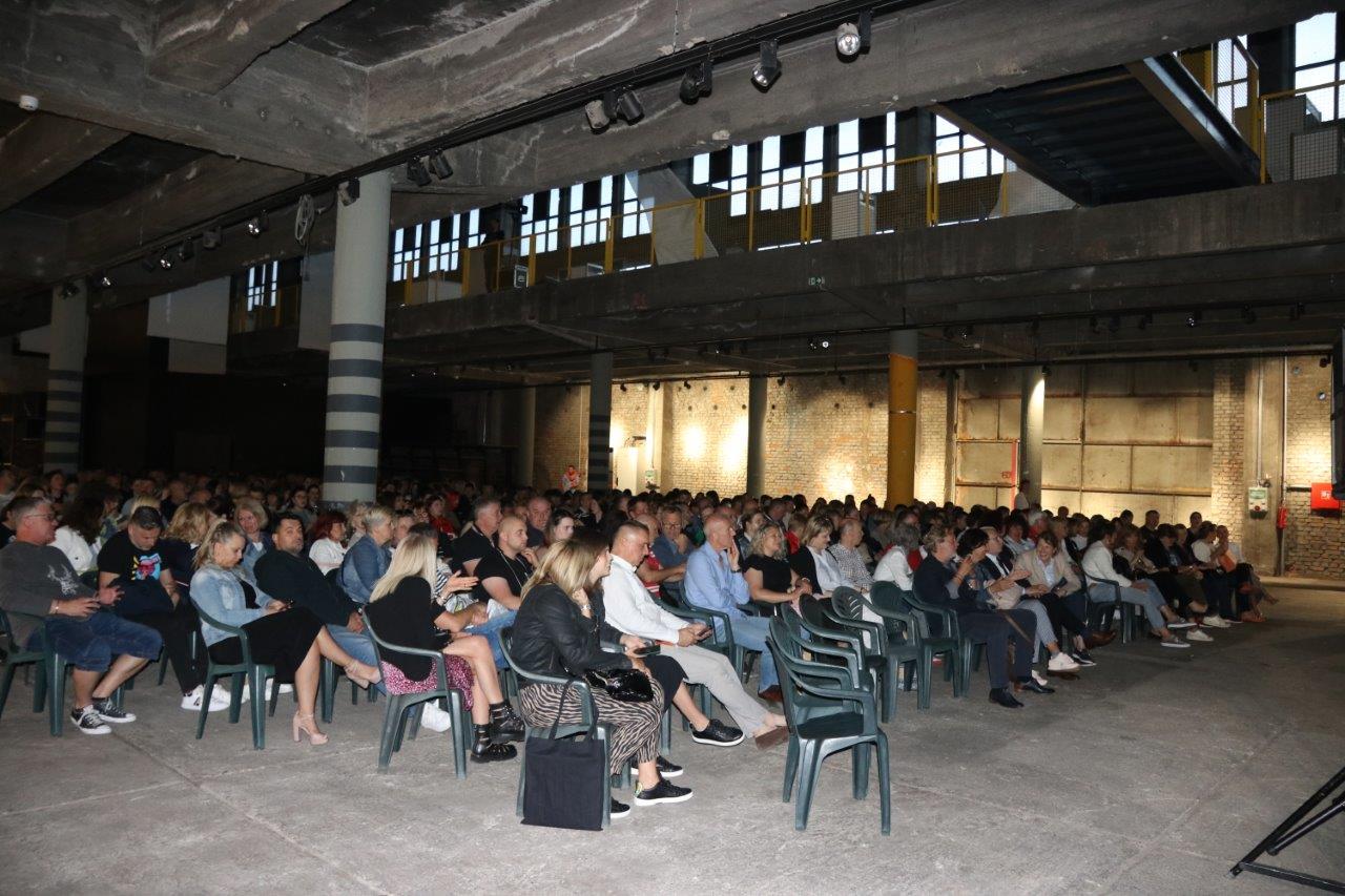 Stand-up-nastup-Ivana-Šarića-3