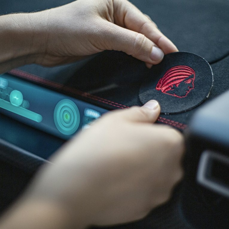 f6306318-b9eb-443f-a8b3-e1853c4d3c2e