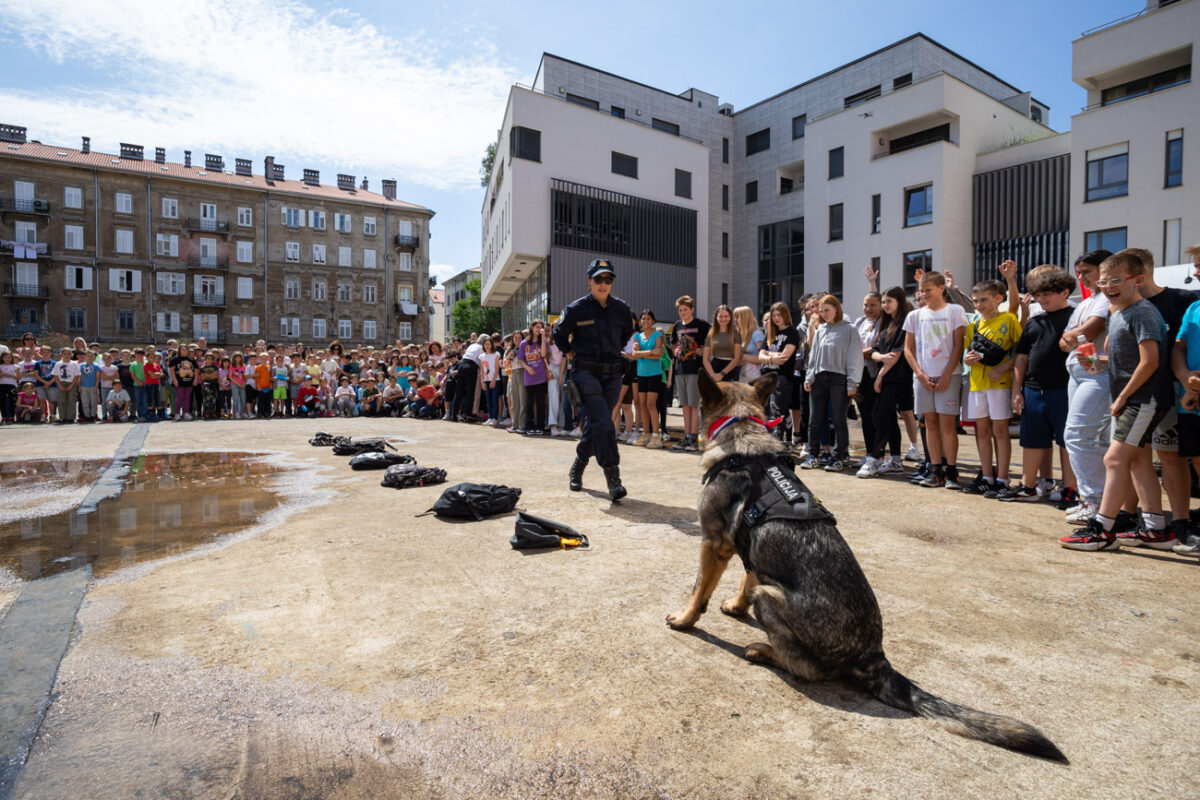 postani -Policajac-policajka-- Dan otvorenih vrata-1