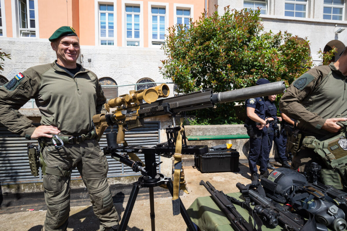 postani -Policajac-policajka-- Dan otvorenih vrata-10