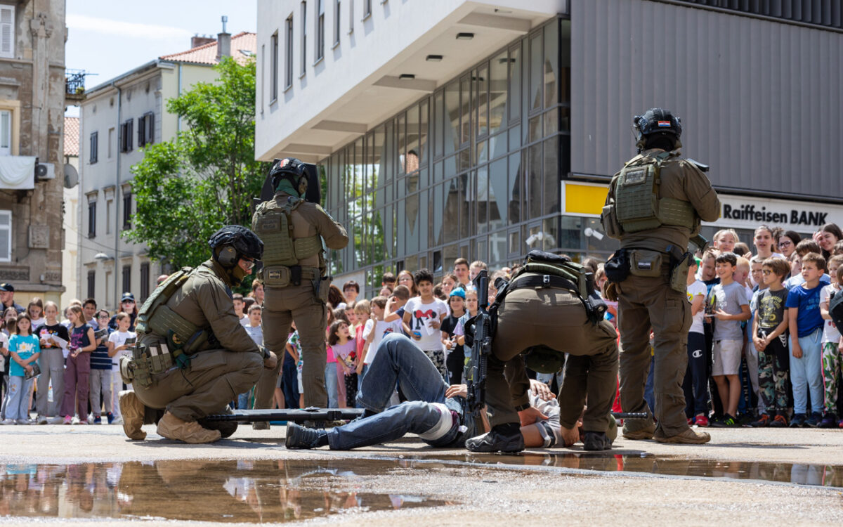 postani -Policajac-policajka-- Dan otvorenih vrata-19