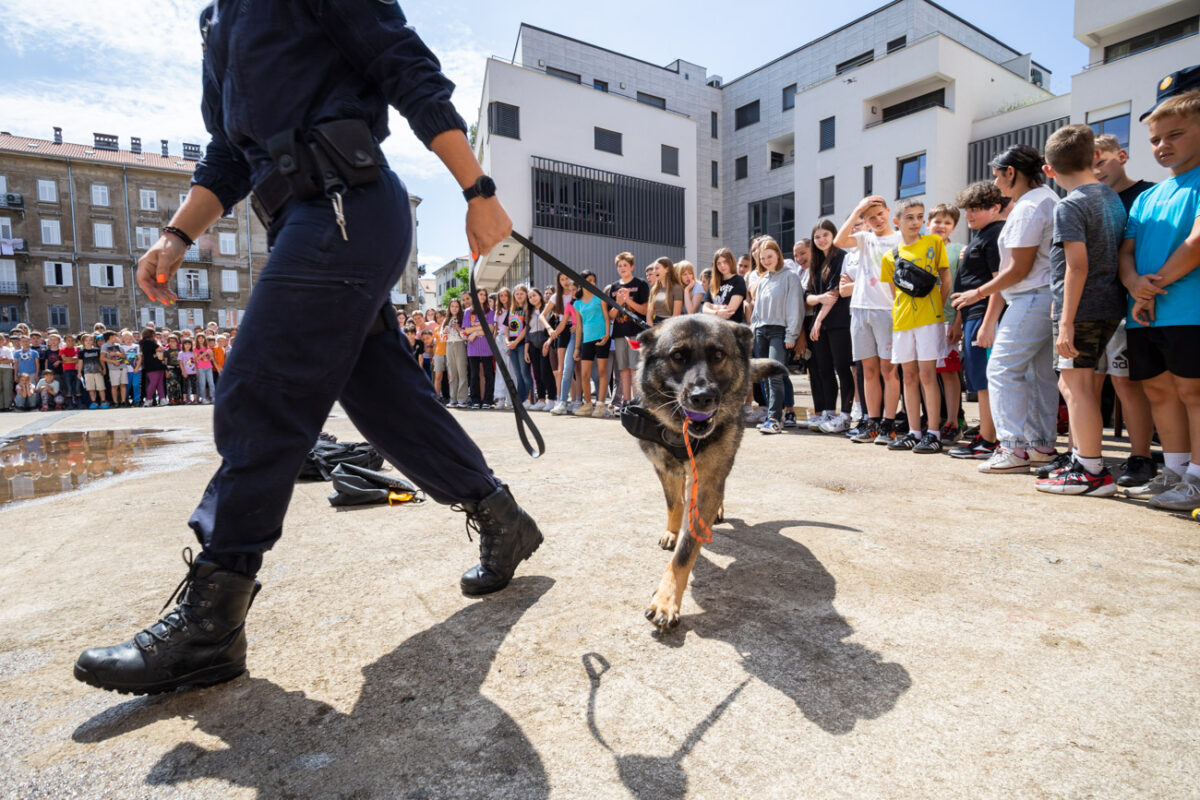 postani -Policajac-policajka-- Dan otvorenih vrata-2