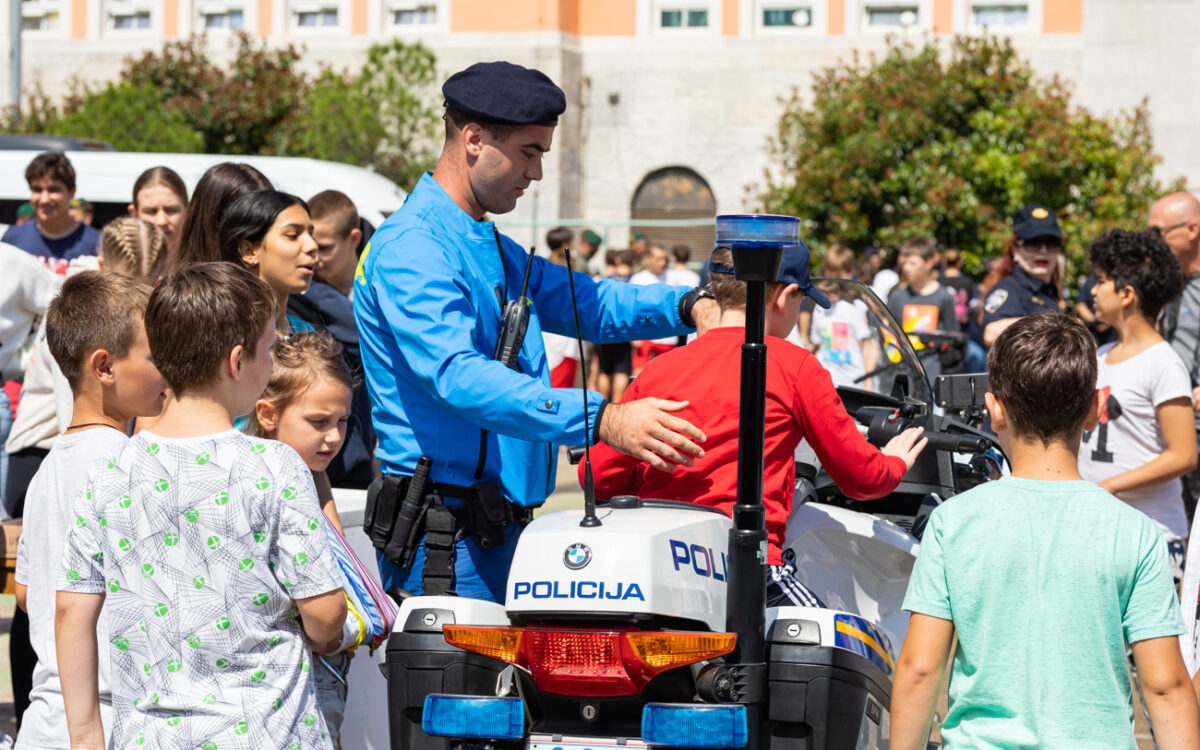 postani -Policajac-policajka-- Dan otvorenih vrata-6