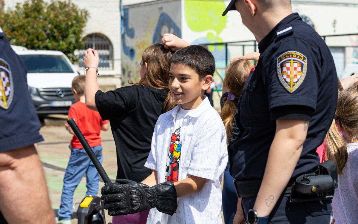 postani -Policajac-policajka-- Dan otvorenih vrata-8