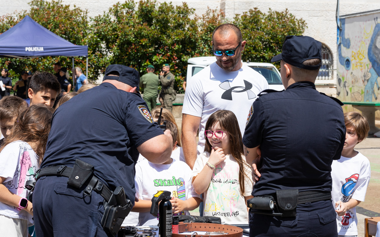 postani -Policajac-policajka– Dan otvorenih vrata policija-27