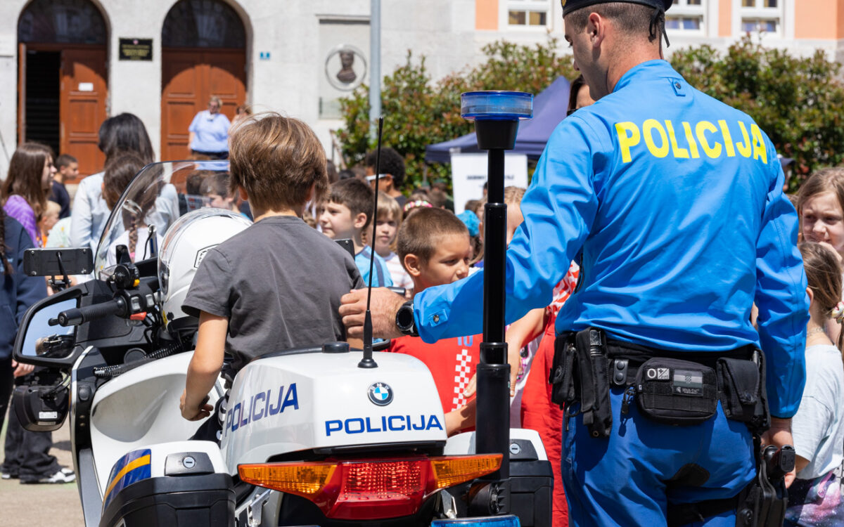 postani -Policajac-policajka-- Dan otvorenih vrata policija-30