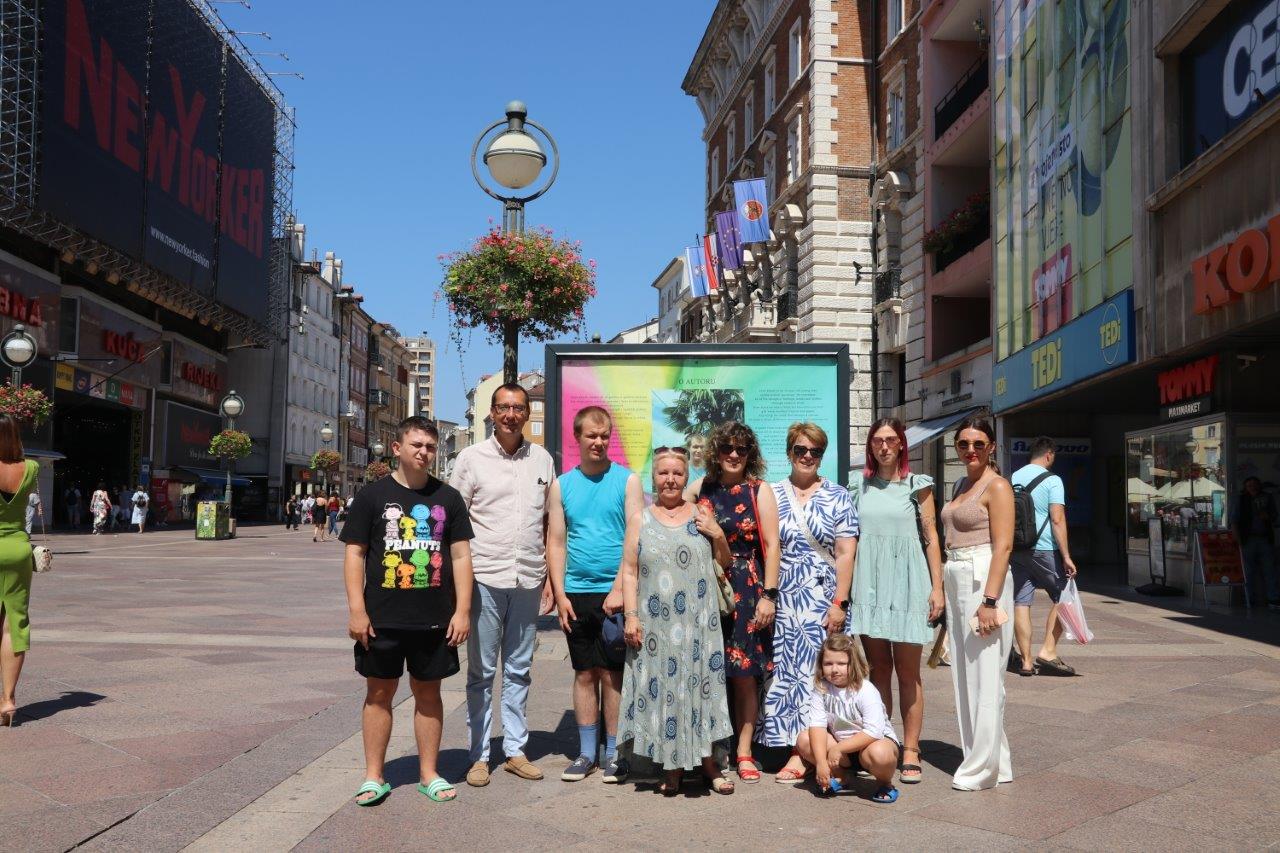 Otvorenje-izlozbe-Sve-boje-mog-autizma-Svena-Klasica-12 Otvorenje-izlozbe-Sve-boje-mog-autizma-Svena-Klasica-12