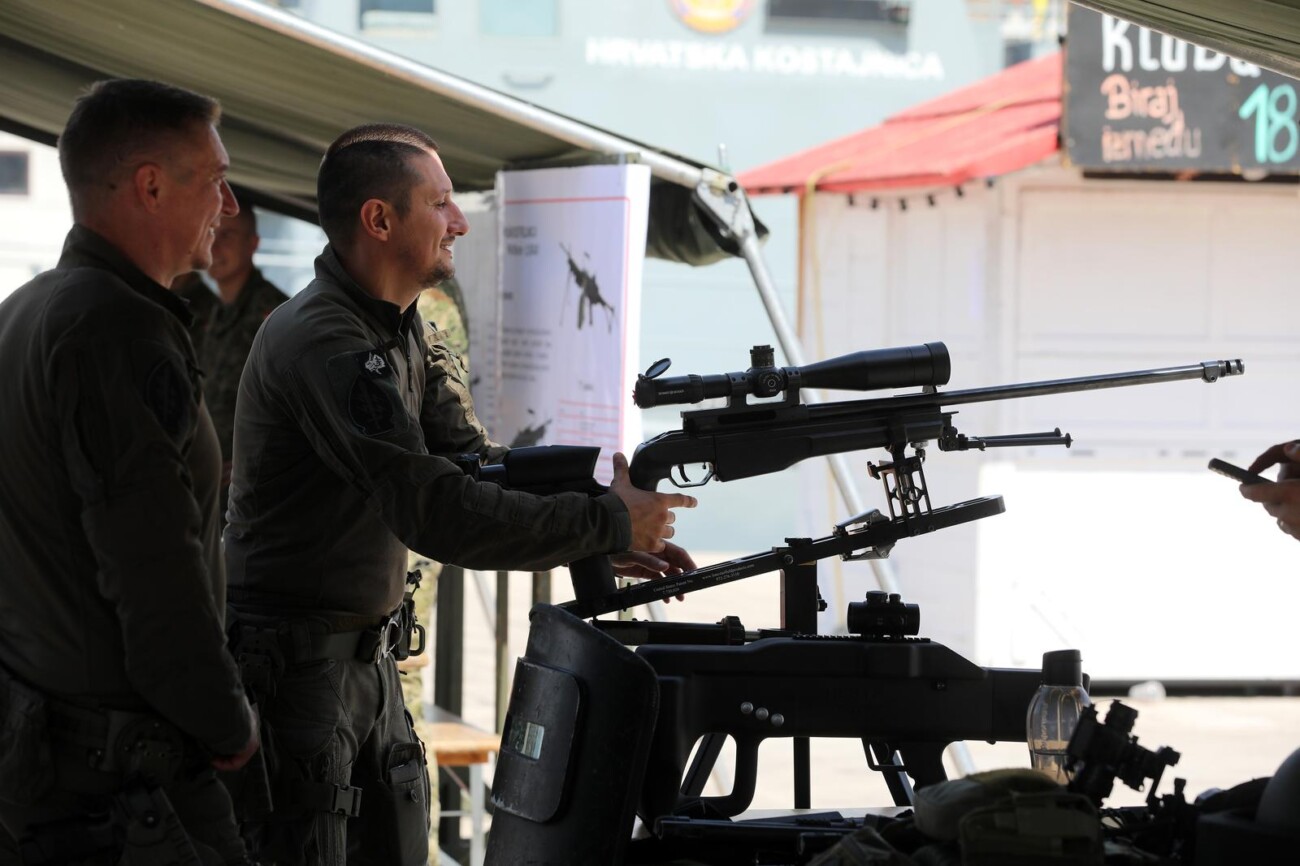 Rijeka: Pripadnici MORH-a na Gatu Karoline rije?ke Rijeka: Pripadnici MORH-a na Gatu Karoline rije?ke