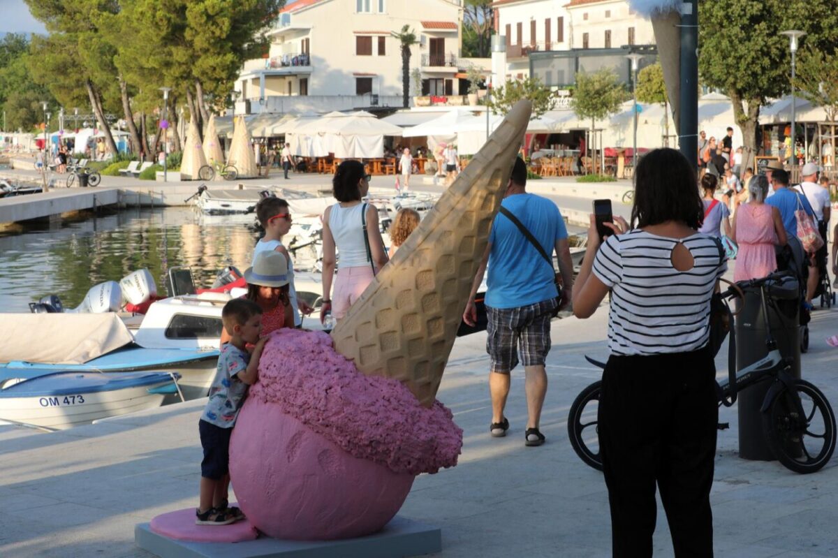 Njivice: Festival sladoleda na rivi