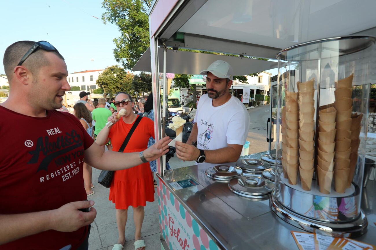 Njivice: Festival sladoleda na rivi