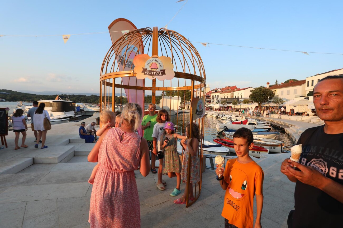 Njivice: Festival sladoleda na rivi