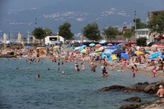 Rijeka: Mravinjak na plaži pod stadionom na Kantridi