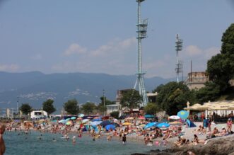 Rijeka: Mravinjak na plai pod stadionom na Kantridi