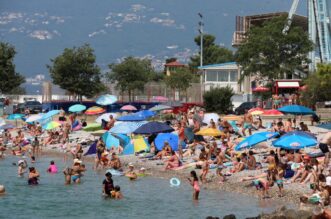 Rijeka: Mravinjak na plaži pod stadionom na Kantridi