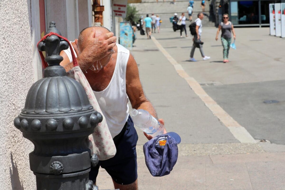 Rijeka: Građani se rashlađuju na razne načine